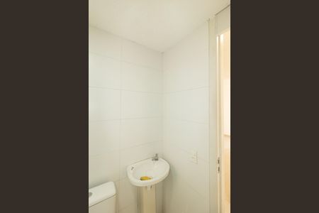 Banheiro de apartamento para alugar com 2 quartos, 43m² em Santa Cruz, Rio de Janeiro