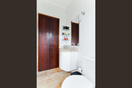 Casa de condomínio à venda com 107m², 2 quartos e 1 vagaBanheiro Social 