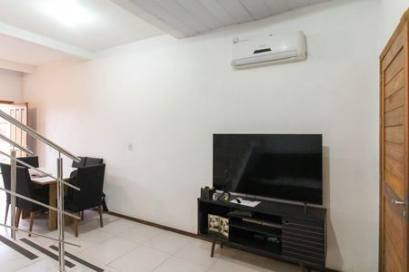 Casa à venda com 70m², 2 quartos e 4 vagas Casa à venda com 70m², 2 quartos e 4 vagasSala