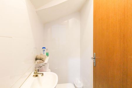 Casa à venda com 70m², 2 quartos e 4 vagas Casa à venda com 70m², 2 quartos e 4 vagasLavabo