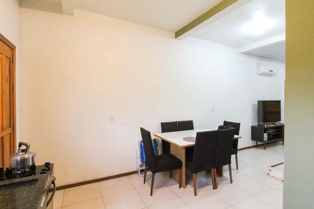 Casa à venda com 70m², 2 quartos e 4 vagas Casa à venda com 70m², 2 quartos e 4 vagasCozinha