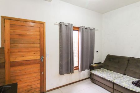 Casa à venda com 70m², 2 quartos e 4 vagas Casa à venda com 70m², 2 quartos e 4 vagasSala