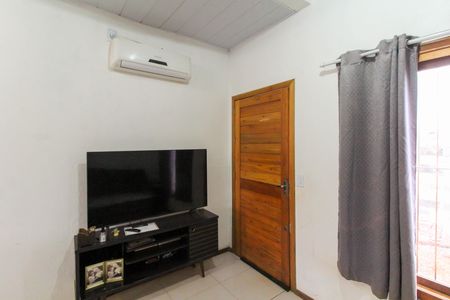 Casa à venda com 70m², 2 quartos e 4 vagas Casa à venda com 70m², 2 quartos e 4 vagasSala