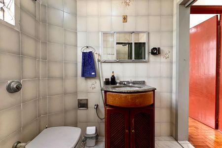 Banheiro social de apartamento à venda com 2 quartos, 75m² em Catete, Rio de Janeiro