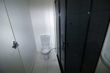 Banheiro de apartamento para alugar com 2 quartos, 40m² em Irajá, Rio de Janeiro