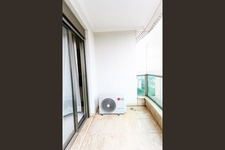 Apartamento à venda com 690m², 5 quartos e 7 vagas Apartamento à venda com 690m², 5 quartos e 7 vagassuíte 1 sacada