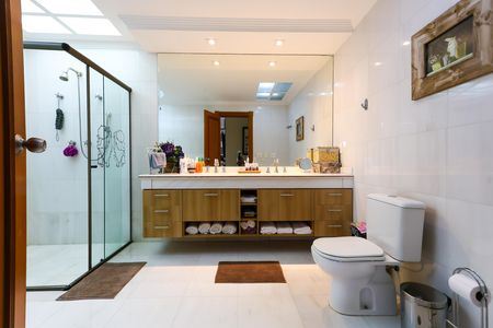 Apartamento à venda com 690m², 5 quartos e 7 vagas Apartamento à venda com 690m², 5 quartos e 7 vagasBanheiro da Suíte 5
