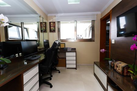 Apartamento à venda com 690m², 5 quartos e 7 vagas Apartamento à venda com 690m², 5 quartos e 7 vagasEscritório