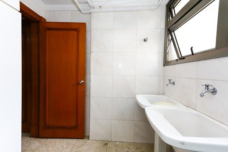 Apartamento à venda com 690m², 5 quartos e 7 vagas Apartamento à venda com 690m², 5 quartos e 7 vagasÁrea de Serviçose