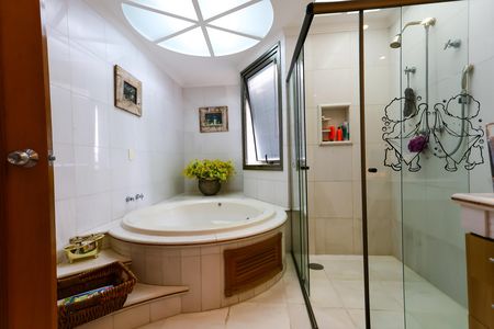 Apartamento à venda com 690m², 5 quartos e 7 vagas Apartamento à venda com 690m², 5 quartos e 7 vagasBanheiro da Suíte 5