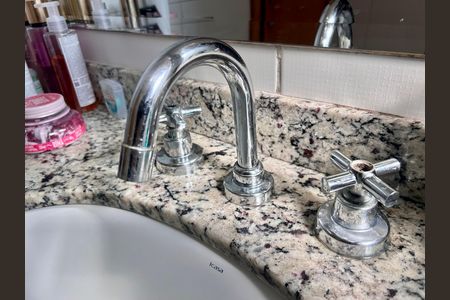Apartamento à venda com 105m², 3 quartos e 2 vagas Apartamento à venda com 105m², 3 quartos e 2 vagasBanheiro do Quarto 1