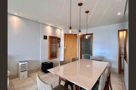 Apartamento à venda com 105m², 3 quartos e 2 vagas Apartamento à venda com 105m², 3 quartos e 2 vagasSala de Jantar