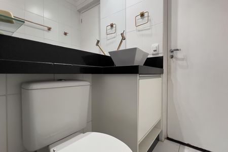 Apartamento para alugar com 65m², 2 quartos e 1 vaga Apartamento para alugar com 65m², 2 quartos e 1 vagaBanheiro