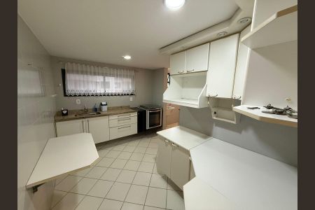 Apartamento à venda com 122m², 3 quartos e 2 vagasCozinha