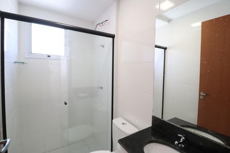 Banheiro Social de apartamento para alugar com 2 quartos, 52m² em Novo Mundo, Uberlândia