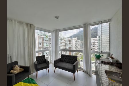 Apartamento para alugar com 200m², 3 quartos e 2 vagas Apartamento para alugar com 200m², 3 quartos e 2 vagasVaranda