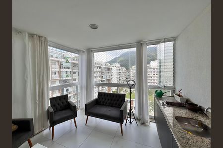 Apartamento para alugar com 200m², 3 quartos e 2 vagas Apartamento para alugar com 200m², 3 quartos e 2 vagasVaranda
