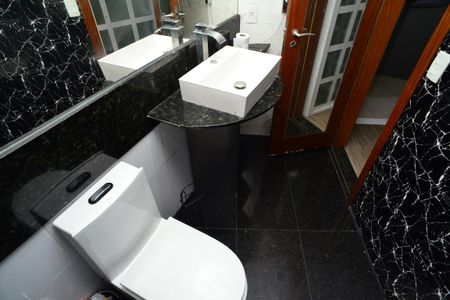 Apartamento para alugar com 60m², 2 quartos e 1 vaga Apartamento para alugar com 60m², 2 quartos e 1 vagaBanheiro