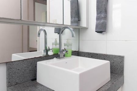 Banheiro de apartamento à venda com 2 quartos, 59m² em Santa Tereza, Porto Alegre