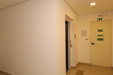Área comum - Saguão do andar de apartamento para alugar com 2 quartos, 33m² em Itaquera, São Paulo
