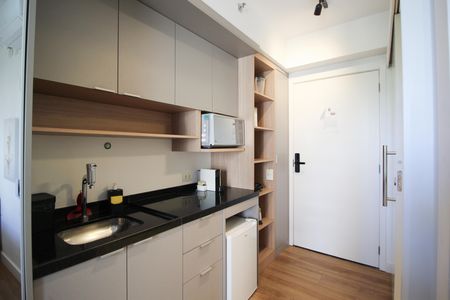 Cozinha de kitnet/studio para alugar com 1 quarto, 23m² em Indianópolis, São Paulo