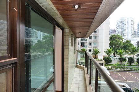 Apartamento para alugar com 139m², 4 quartos e 2 vagas Apartamento para alugar com 139m², 4 quartos e 2 vagasVaranda Suíte Principal