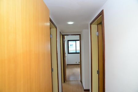 Corredor de apartamento para alugar com 4 quartos, 139m² em Barra da Tijuca, Rio de Janeiro