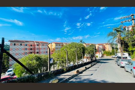 Placa instalada de apartamento para alugar com 2 quartos, 54m² em Jardim Arco-iris, Cotia