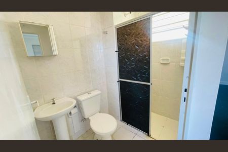 Banheiro de apartamento para alugar com 2 quartos, 54m² em Jardim Arco-iris, Cotia