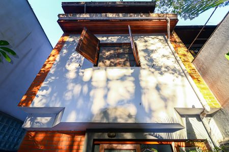 Casa de condomínio à venda com 220m², 3 quartos e 3 vagas
