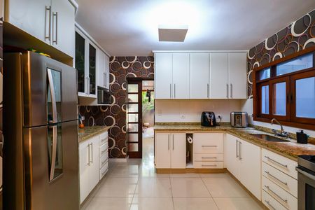 Casa de condomínio à venda com 220m², 3 quartos e 3 vagas