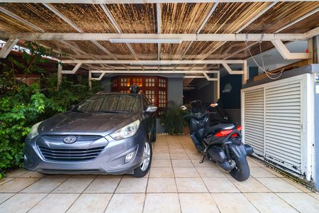 Casa de condomínio à venda com 220m², 3 quartos e 3 vagas