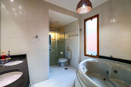 Casa de condomínio à venda com 220m², 3 quartos e 3 vagas