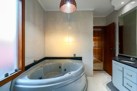 Casa de condomínio à venda com 220m², 3 quartos e 3 vagas