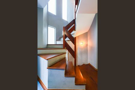 Casa de condomínio à venda com 220m², 3 quartos e 3 vagas
