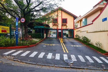 Casa de condomínio à venda com 220m², 3 quartos e 3 vagas
