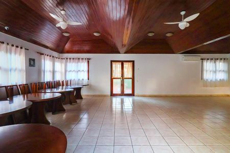 Casa de condomínio à venda com 220m², 3 quartos e 3 vagas