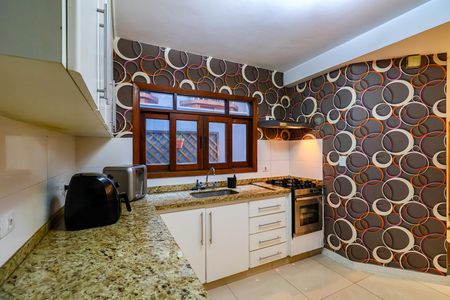 Casa de condomínio à venda com 220m², 3 quartos e 3 vagas