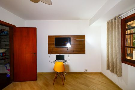 Casa de condomínio à venda com 220m², 3 quartos e 3 vagas