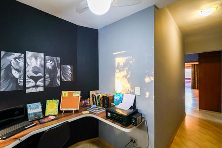 Casa de condomínio à venda com 220m², 3 quartos e 3 vagas