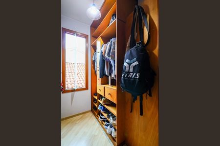 Casa de condomínio à venda com 220m², 3 quartos e 3 vagas