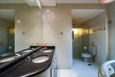Casa de condomínio à venda com 220m², 3 quartos e 3 vagas