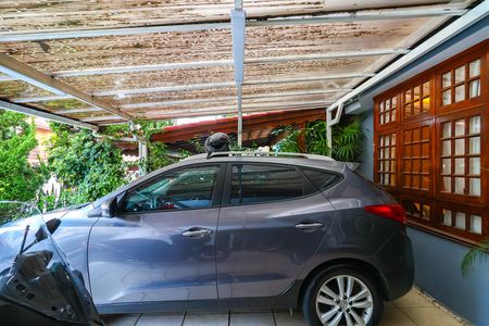 Casa de condomínio à venda com 220m², 3 quartos e 3 vagas