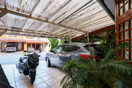 Casa de condomínio à venda com 220m², 3 quartos e 3 vagas