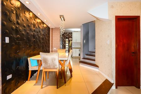 Casa de condomínio à venda com 220m², 3 quartos e 3 vagas