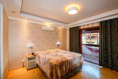 Casa de condomínio à venda com 220m², 3 quartos e 3 vagas