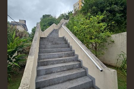 Apartamento para alugar com 60m², 2 quartos e 1 vagaEscada