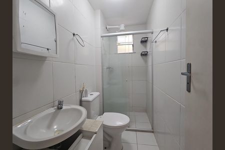 Banheiro de apartamento para alugar com 2 quartos, 60m² em Boca do Rio, Salvador