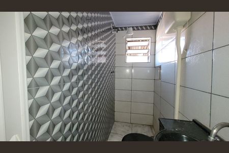 Banheiro de casa para alugar com 1 quarto, 50m² em Jardim Miray, Itaquaquecetuba