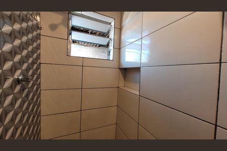 Banheiro de casa para alugar com 1 quarto, 50m² em Jardim Miray, Itaquaquecetuba